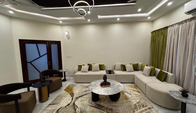 LAHORE VILLA 1 Kanal Ground floor 2 beds, 2 bath, 1 living room, dinning area, kitchen