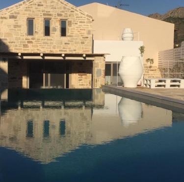 LAINI LUXURY SUITES