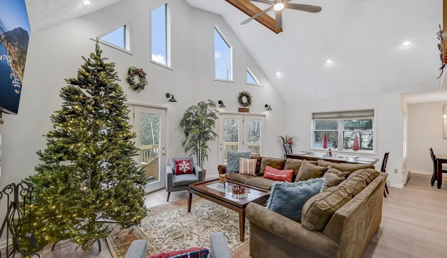 Lake Access! Brier Crest Retreat, Huge 3 Floor, Home Theater