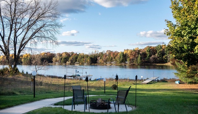 Lake Arrowhead lakefront, 4 bedroom, game room, pontoon available to rent!