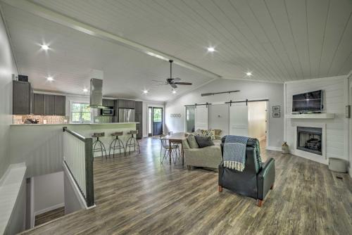 Lake Barkley Waterfront Home w/Deck & Boat Dock!