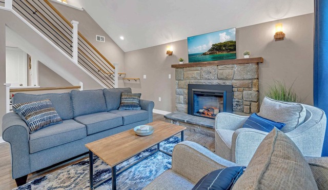 Lake/Beach Access|Pool|Fire Pit|Screened Porch|A/C