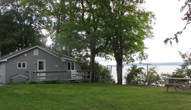 Lake Champlain Shoreline Cottage - 4906 Maquam Shore, Town of St. Albans.