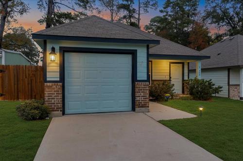 Lake Conroe Escape - Docked at the Cove 3BR