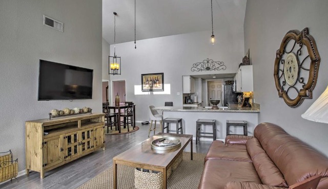 Lake Conroe Retreat Near Boardwalk and Dining!