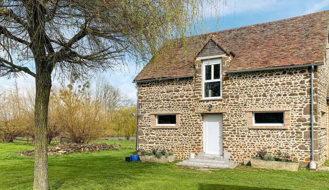 Lake front home in Moitron-sur-Sarthe