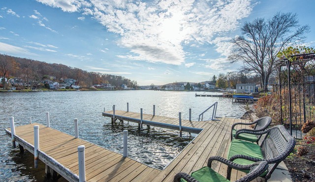 Lake Front Home w/Dock, Kayak, Canoe Right On Lake Hopatcong w/AC Wifi Huge Deck