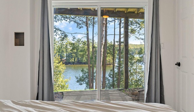 LAKE FRONT |HotTub+Sauna+GolfSim+Arcade+Kayaks+BBQ