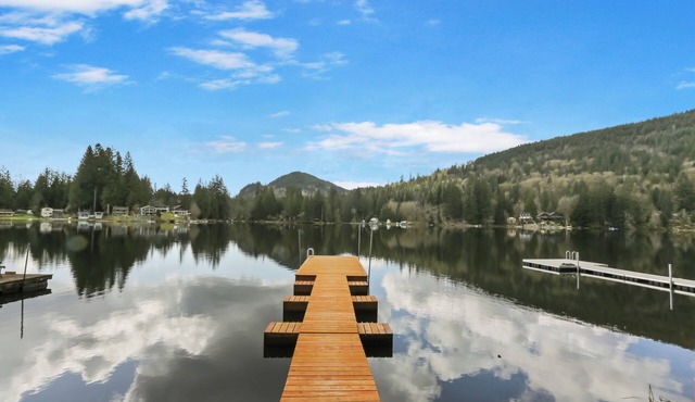 Lake Front Retreat at Cain Lake