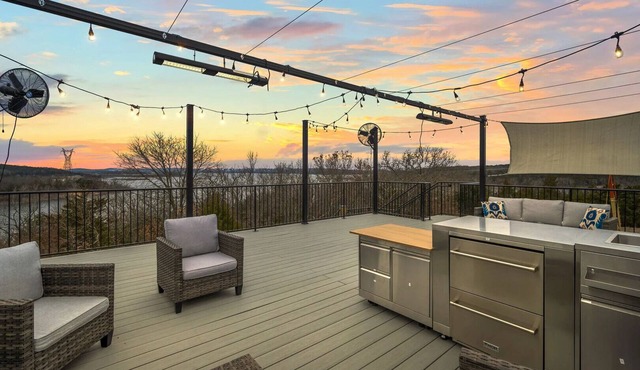 Lake Front Rooftop Hot Tub Game Room Escape