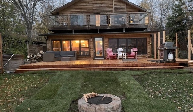 Lake Front, Timber Frame with Hot Tub