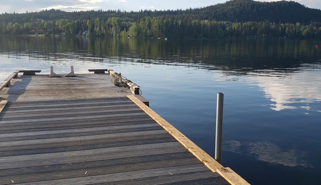 Lake front with a dock - great fishing, outdoor trails, hunting & water sports!
