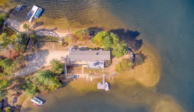 LAKE-FRONT! Your own PRIVATE BEACH & DOCK on PRIVATE Peninsula