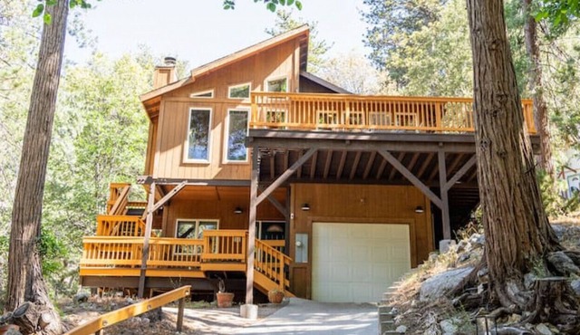 Lake Gregory Scandivian Lodge
