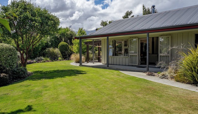Lake Hawea Hideaway - Lake Hawea Holiday Home