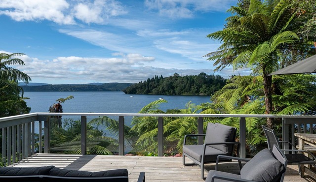 Lake Hideway - Okere Falls Holiday Home