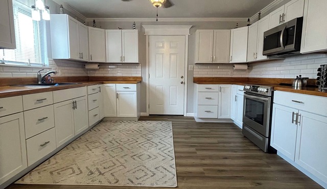 Lake House Eufaula 2 Bedroom Home 1 block from Xtreme Cove Marina!