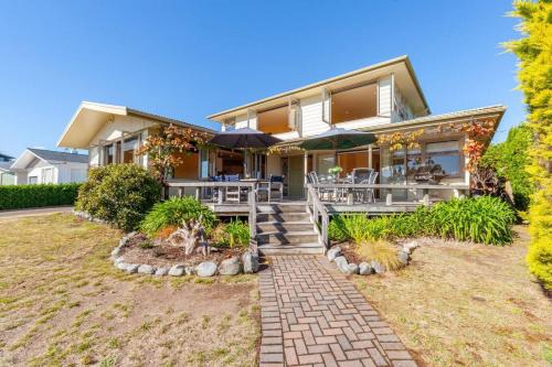 Lake House - On Pokaka