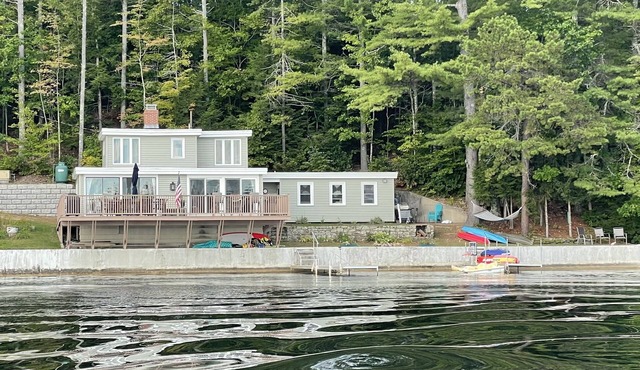Lake house w/deck overlooking Mousam Lake