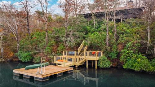 Lake Lahusage Front - Private Dock, Game Room