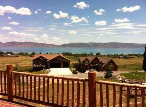 Lake Life Cabin in Bear Lake and Dog Friendly