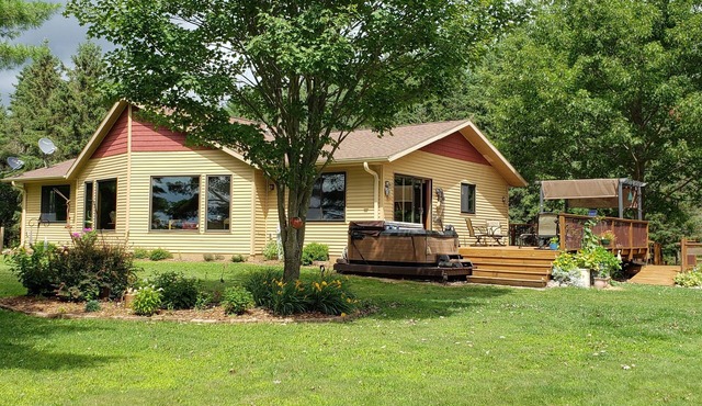 Lake Living! Includes Pontoon Boat!