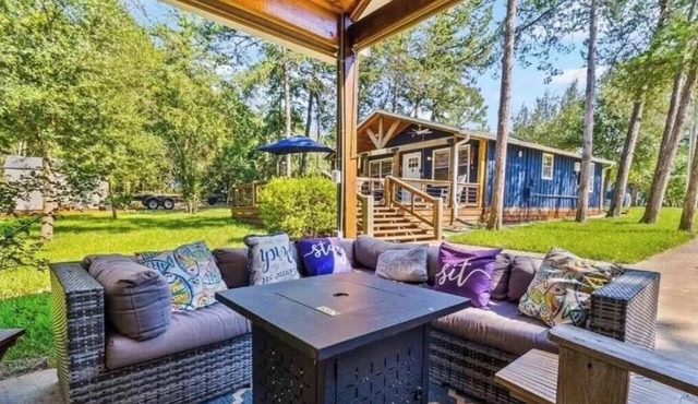 Lake Livingston Retreat + Firepit/Game Room
