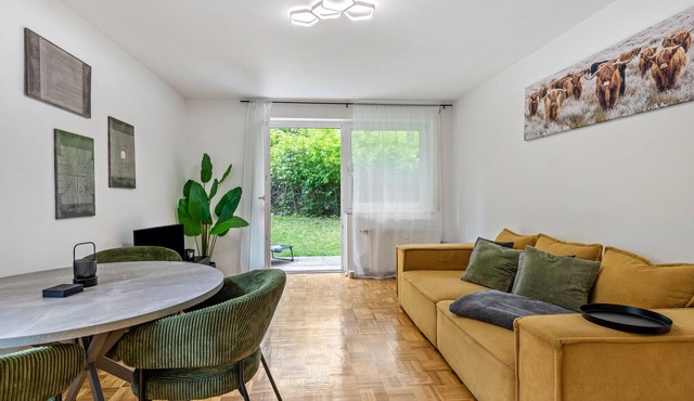 Lake Loft Salzburg Apartment – Private Garden, Pet-Friendly & Wi-Fi
