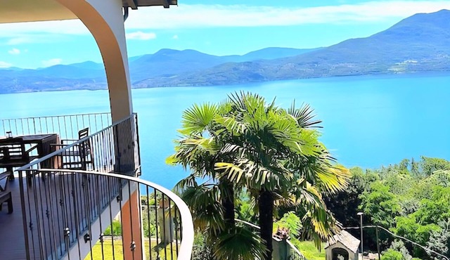 Lake Maggiore Panoramic lake view & large balcony and pool | 2 bedrooms