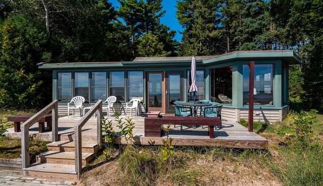 Lake Michigan Sand Beach & Wooded Privacy
