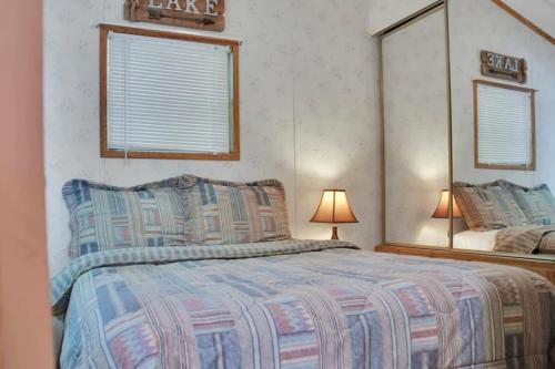 Lake Monroe's Charming Villa