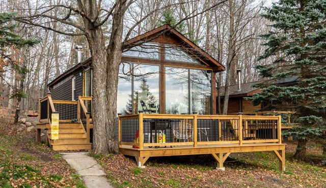 Lake Muskoka 2-bedroom Cottage - Pier 100 #50