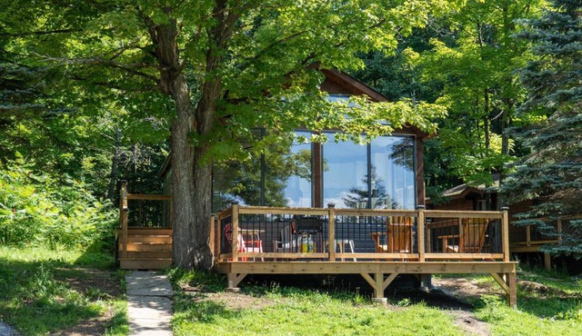 Lake Muskoka Deluxe 2-bdrm Cottage - Pier 100 #60
