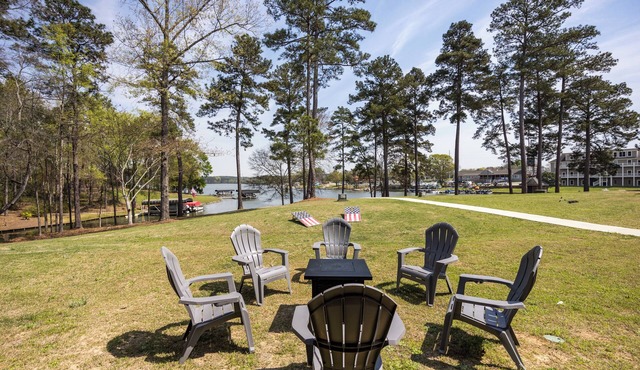 Lake Oconee Lakefront w/Pool, Kayaks & Games