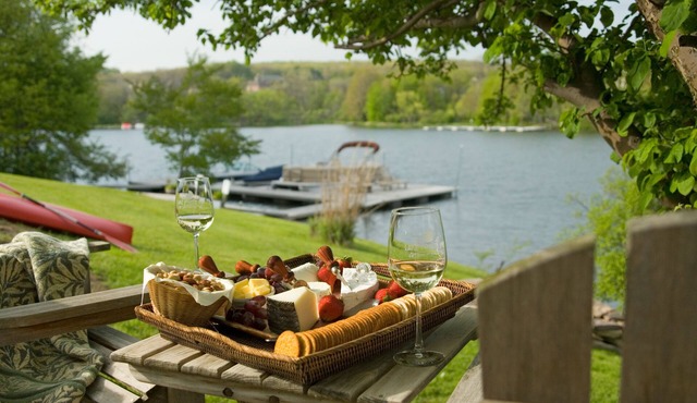 Lake Pointe Inn