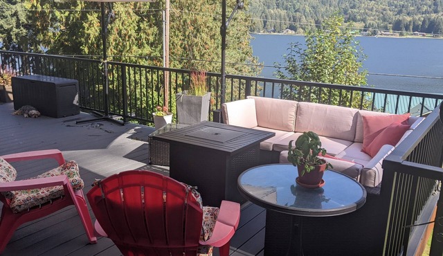 Lake Samish Cozy Retreat with the comforts of home. Huge deck, amazing views!