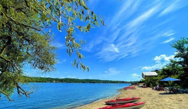Lake Side Hideaway