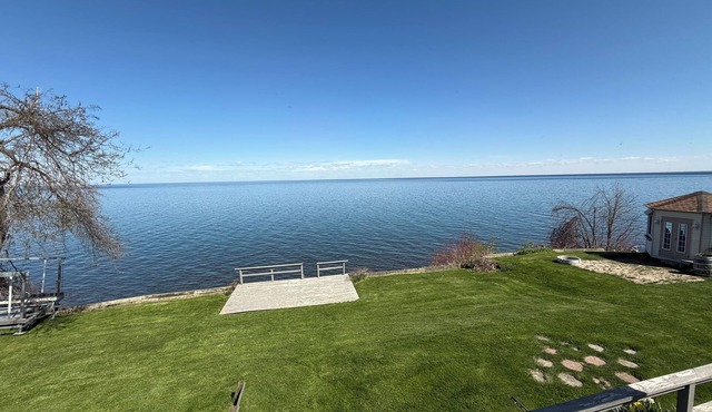 Lake Simcoe Waterfront Cottage. All Season Getaway,