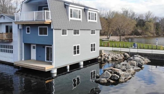 Lake Simcoe Waterfront Tranquil Lakeside Boathouse