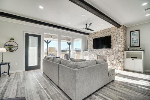 Lake & Sunset Views: Spacious Monkey Island Home