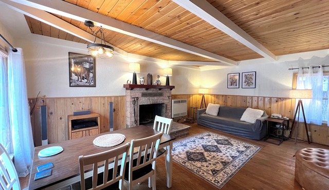 Lake Tahoe mid-town serene cabin, close to ski, nature and amenities.