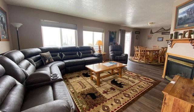 Lake View Cabin- New Flooring and Roku TV!