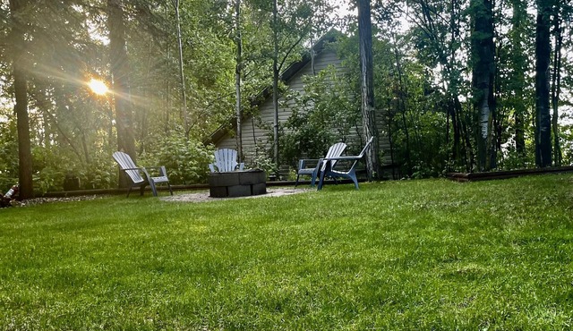 Lake View Cottage w/dock on LAKE ISLE AB -kayak & canoe, fireplace, 45min to Edm