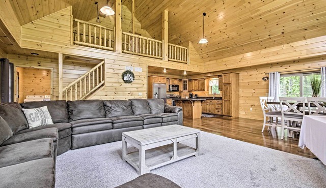 Lake View & Hot Tub: Wrightsville Cabin!