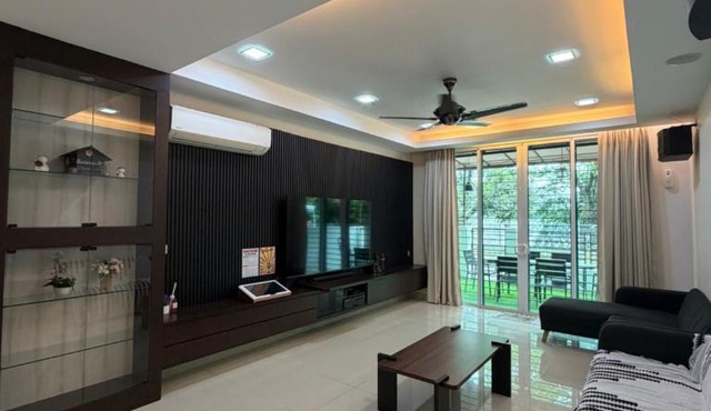 Lake-view House with Natural Vibes