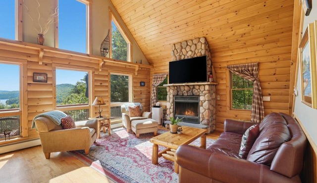 Lake View House with Hot Tub, Sauna and Game Loft