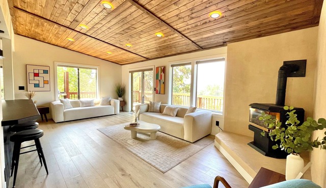 🌲Lake View Nature House with Theatre, Game Room, and Gym🌲