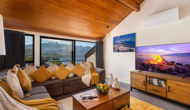 LAKE VIEW SPACIOUS ALPINE TOWNHOUSE