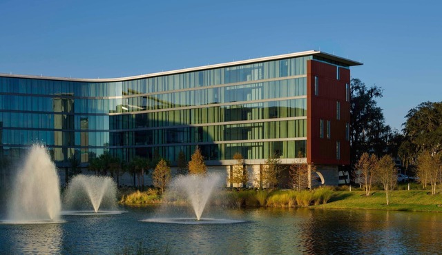 Lake View Studio near UF Campus | Good for 2