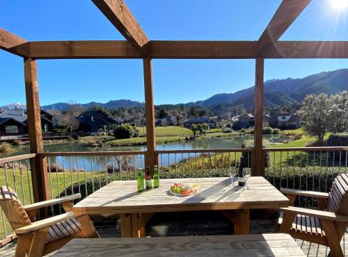* LAKE VILLA 461 *